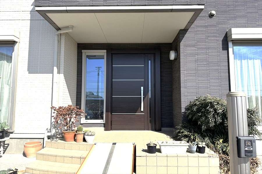 家の古いお風呂場と洗面所のリホーム、玄関ドアの交換をしました