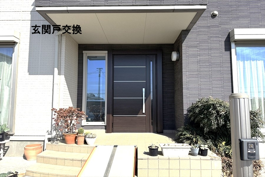 今日は、玄関戸の交換工事をご紹介します🚪✨。